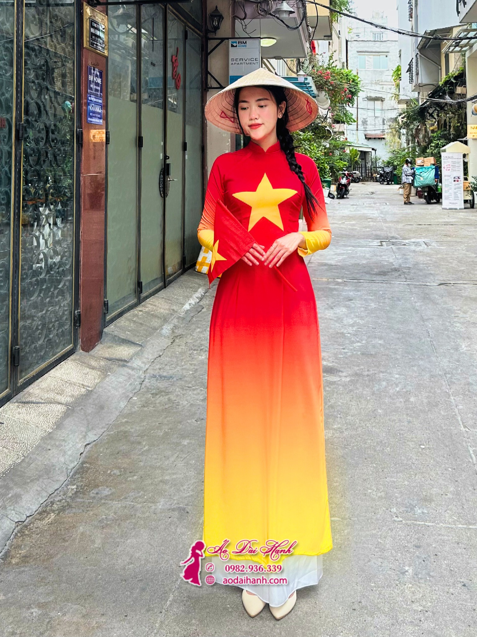 ao-dai-co-do-sao-vang