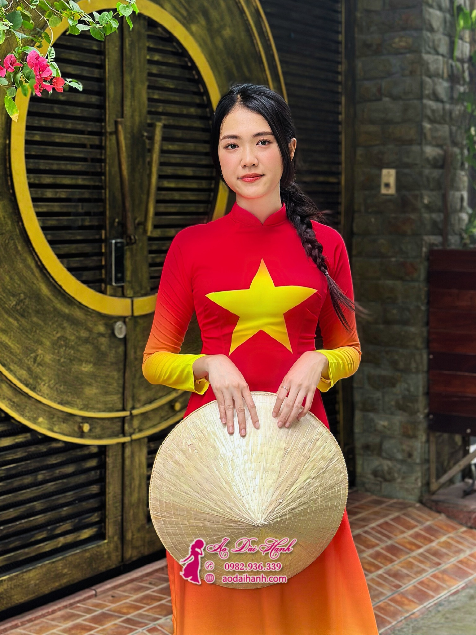 ao-dai-co-do-sao-vang