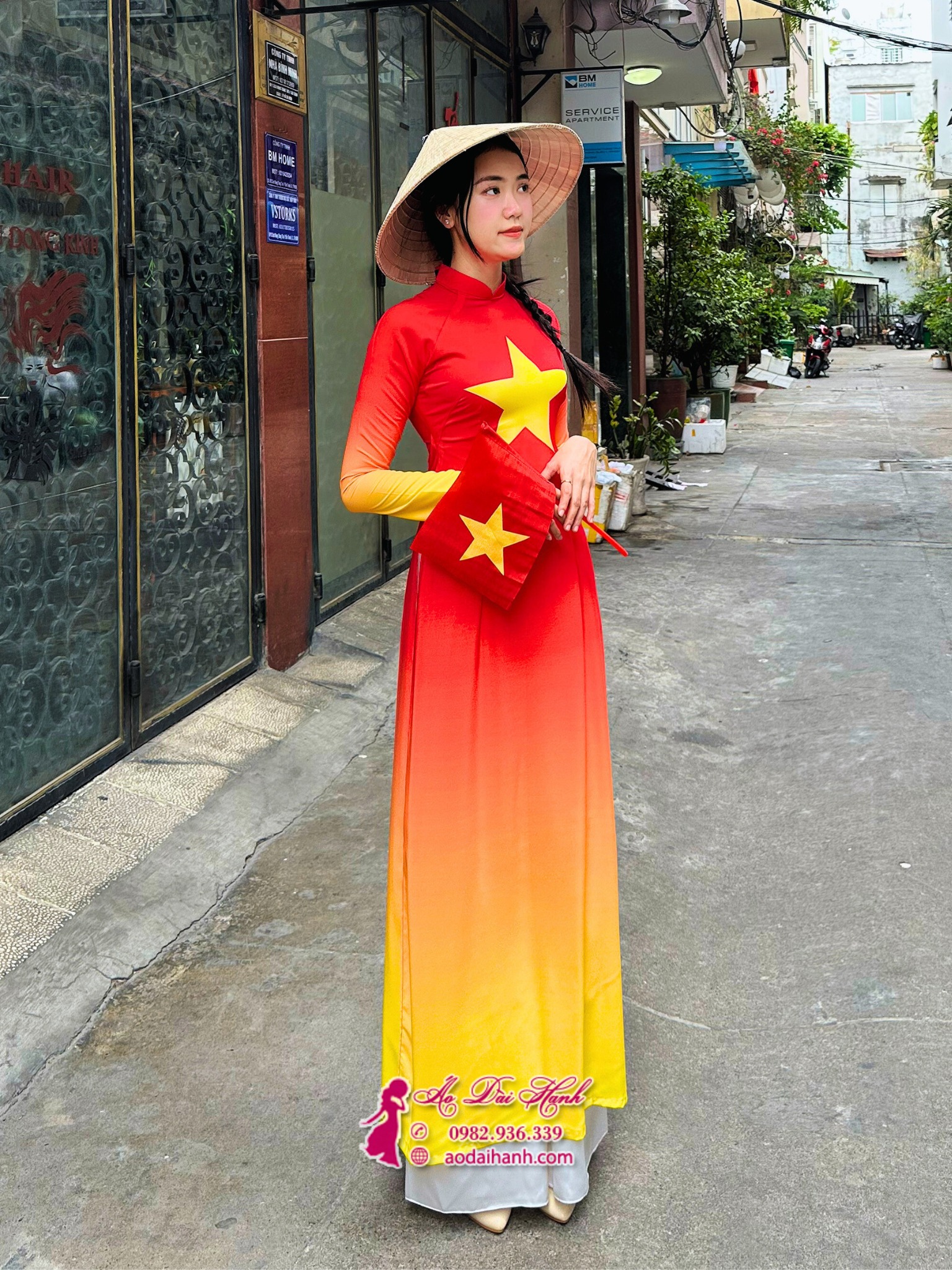 ao-dai-co-do-sao-vang