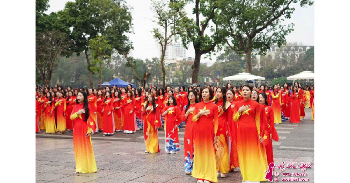 ao-dai-co-do-sao-vang