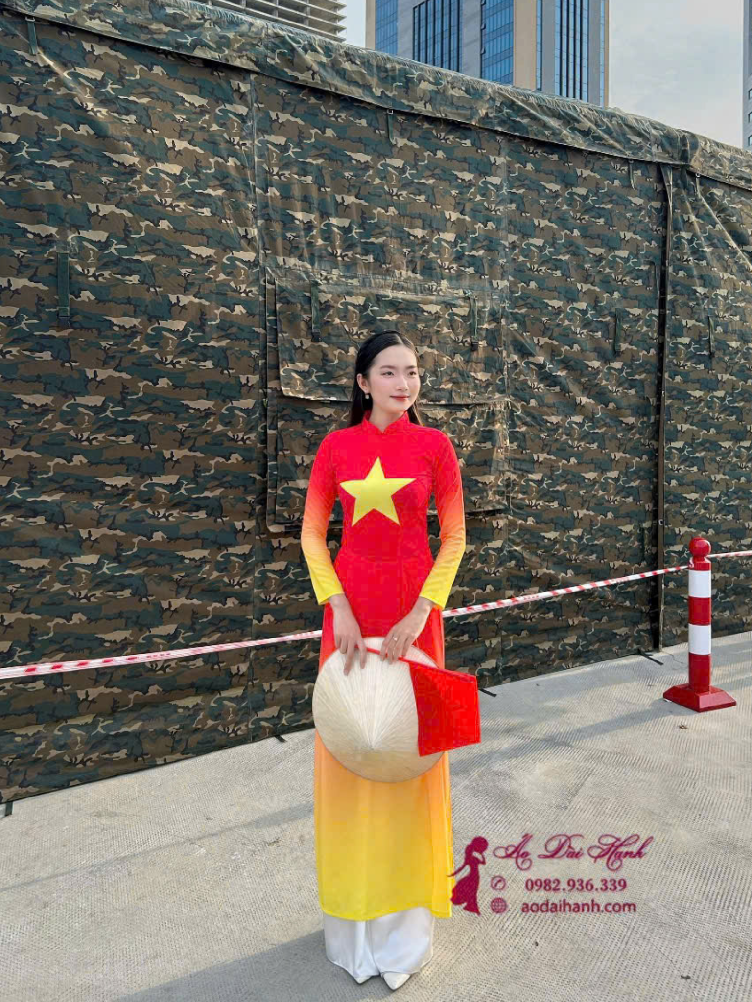 ao-dai-co-do-sao-vang